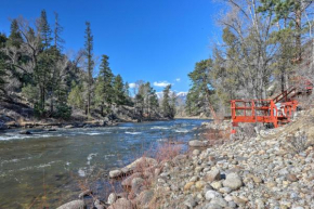 Private River Access, Mtn Views and A Spacious Home